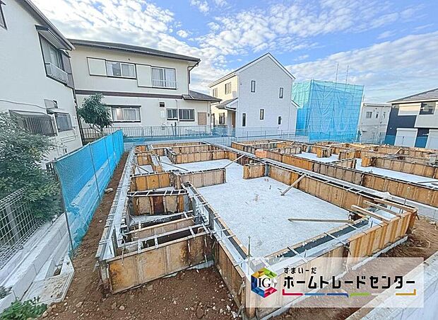 敷地面積40坪超☆カースペース並列2台分ございます!