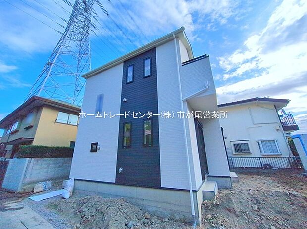 敷地面積６３坪！カースペース並列２台分＆広々お庭スペース付♪
リビング１６帖、ゆとりの４LDKプランです☆