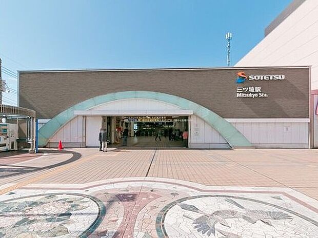 相鉄「三ツ境」駅まで2000m 、バス９分「向原」停歩４分です。駅直結の「相鉄ライフ三ツ境」をはじめとする買い物環境の充実、良好な治安、子育て支援施設の豊富さなど、暮らしやすい住環境が魅力です！