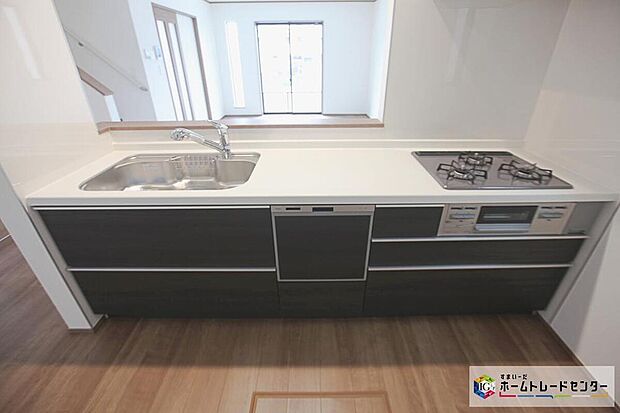 ☆ キッチンからの視点 ☆
リビング全体を見渡す事ができるLDKは、開放感があります♪