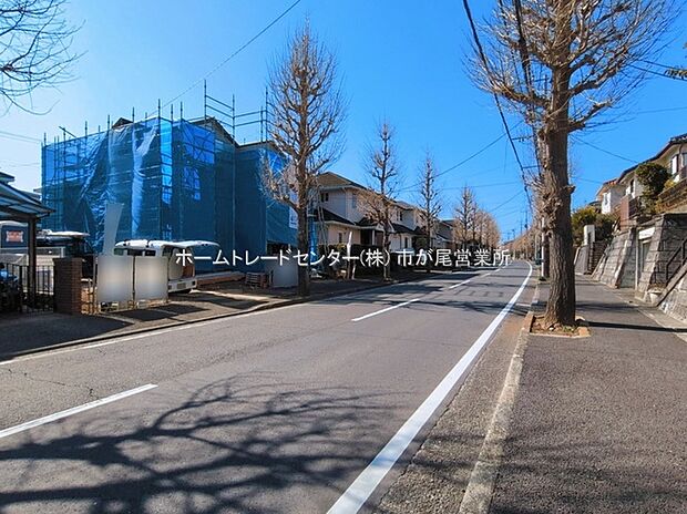 閑静な住宅街に立地します☆前面道路は開放感溢れる１２ｍ幅、陽当り・通風良好です♪