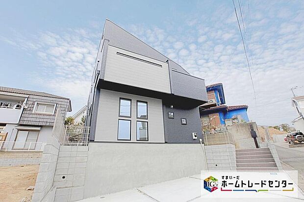 敷地面積４１坪です☆
リビングは広々２０．４４帖、ゆとりの３LDK＋Sプランです☆