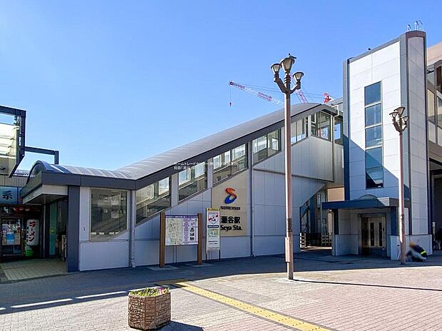 相鉄「瀬谷」駅まで880m 、徒歩11分です。駅北口には商業施設が充実!駅前広場はゆったり広々。なんでも揃うけれど人が多すぎない、このほのぼのとした雰囲気が魅力です!