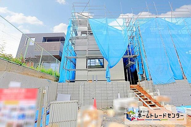 敷地面積４０坪超！カースペース２台可（車種によります）♪
リビング広々１８帖超！収納豊富、ゆとりの２LDK＋２S～４LDKプランです！