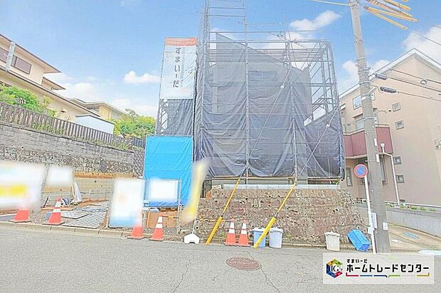 全棟　敷地４２坪超！カースペース１号棟は１台、２号棟は２台可（車種によります）
リビング広々２０帖超！全居室収納完備＆シューズインクローク付☆