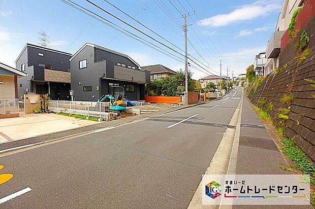 敷地面積49坪!カースペース2台分ございます!全居室に収納完備、4LDKプランです♪
