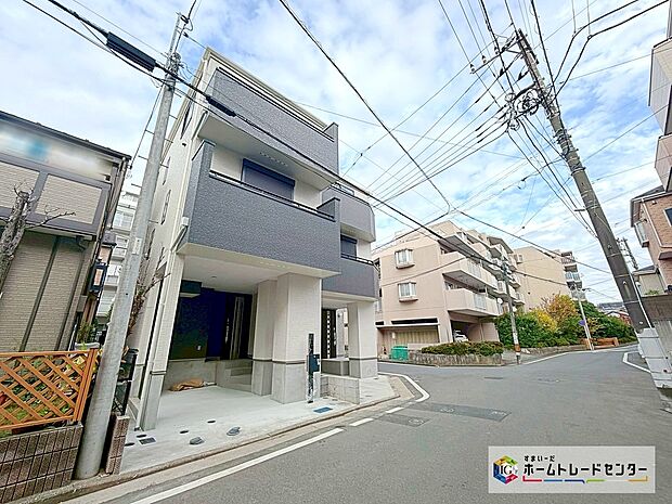 【A号棟 現地外観写真】限定1棟 新築分譲住宅!ビルトインガレージ付、3階建て住宅です☆
飯田グループでの現地見学会は開催しておりません!ご見学ご希望の際は、事前にお問い合わせ頂くとスムーズです☆