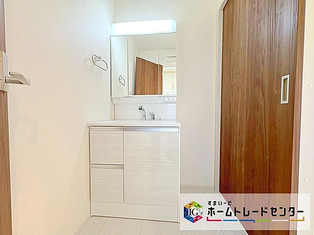 【洗面所】全棟、洗面所と脱衣所を分ける事で誰かが入浴中でも気兼ねなく洗面所を使えます♪