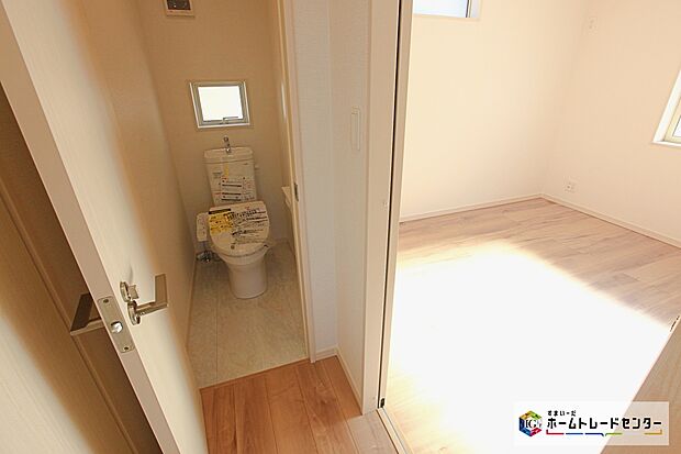 【トイレ】☆ トイレ ☆
トイレスペースが1・2階にございますので、朝の混雑時に家族が分散して使用できます。またゲスト用・家族用と分けることも出来ますよ。