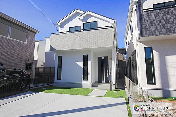 【現地外観写真】敷地面積37坪超!カースペース並列2台分ございます♪閑静な住宅街に立地します♪ゆったりとした時間が流れる、暮らしやすい住環境が魅力です☆