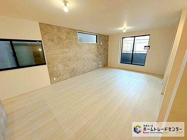 【☆ リビング ☆】4つの可動棚と2つのカウンターを設置しております♪