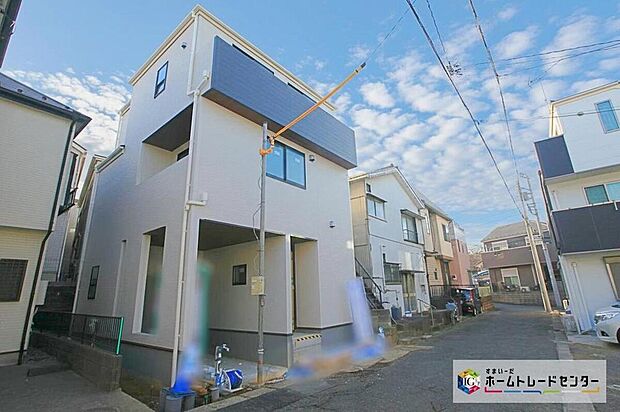 【前面道路含む現地写真】ビルトインガレージ付、3階建て住宅♪
リビング広々18.62帖、ゆとりの3LDK+Sプランです☆
