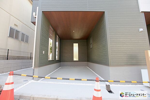 【ビルトインガレージ】強烈な日差しや、雨風、ホコリなどから大切な車を守るビルトインガレージ!台風の季節も大切な車を守ることができますよ♪