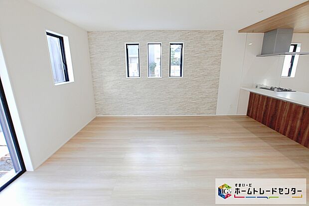 【リビング】あたたかい日差しがリビングを包みます☆家族みんなが集まる空間になりそうです☆