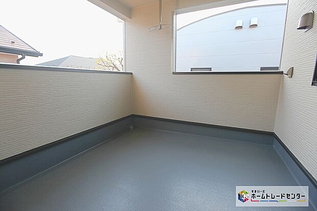 【屋根付きバルコニー】急な雨がふっても洗濯物で焦らずすみます☆