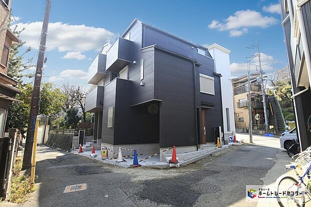 【現地外観写真】EV車専用コンセント付き車庫がございます☆スーパー、コンビニが近く生活が便利です☆