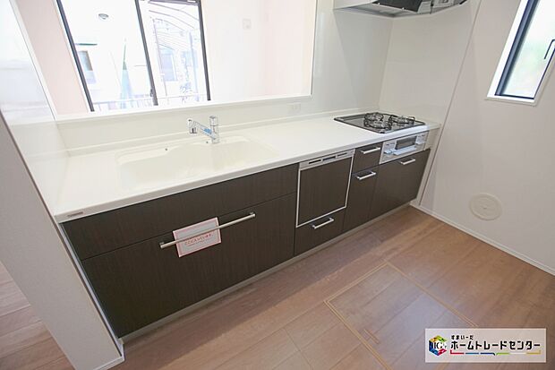 【エコジョーズ】少ないガス量で効率よくお湯を沸かす省エネ性の高い給湯器。ガスの消費量が少なく済むので、環境にやさしく、ガス料金の節約にもつながります。