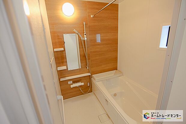 【浴室換気乾燥機】雨の日や冬場のお洗濯に嬉しい装備。洗濯物を乾かすだけでなく、入浴の度に換気機能で湿気を排出できるためカビの防止にもなります。