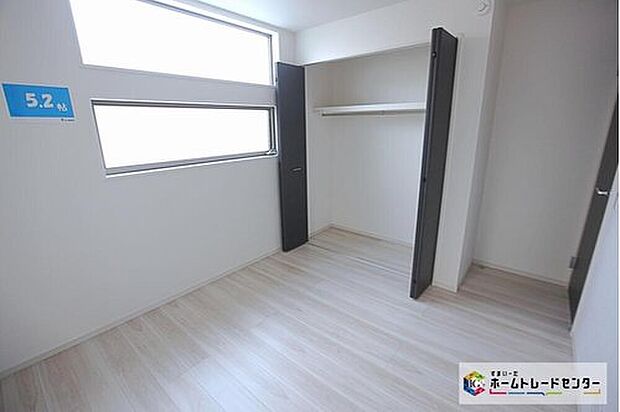 【☆ 洋室 ☆】全居室に収納を完備しておりますので、居室の全空間を有効活用出来ます。自分好みのお部屋で、ゆったりお寛ぎ頂けます。