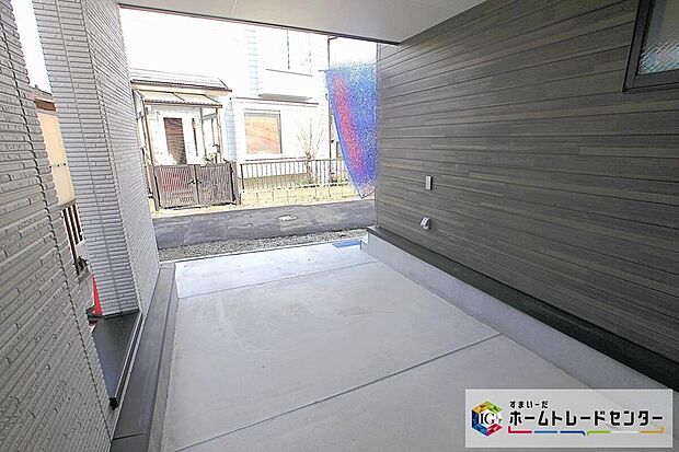 【駐車場】ビルトインガレージの車庫は雨からお気に入りのお車を守ってくれます♪