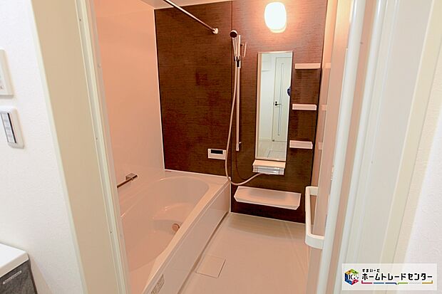 【浴室換気乾燥機】雨の日や冬場のお洗濯に嬉しい装備。洗濯物を乾かすだけでなく、入浴の度に換気機能で湿気を排出できるためカビの防止にもなります。