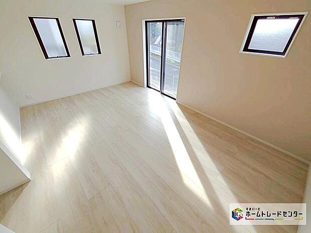 【リビング】１７．５帖のゆったり空間☆
ゆったり寛げる充分な広さがございますので、ご家族でインテリアのレイアウトを考えるのも楽しみになりそうです♪