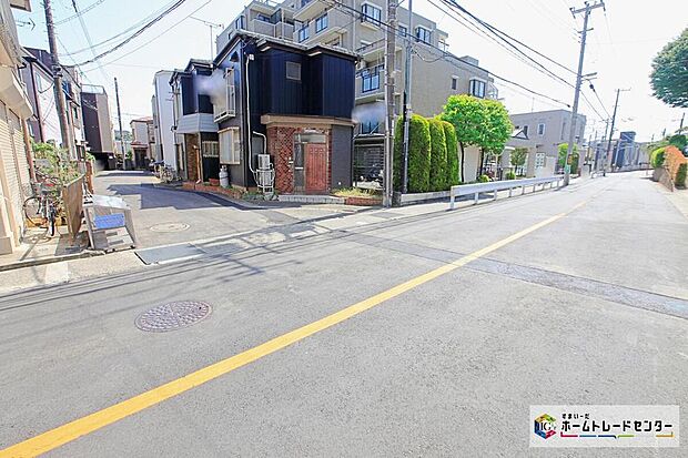 【前面道路含む現地写真】ビルトインガレージ付、3階建て住宅☆
リビング15.81帖☆全居室2面採光&収納完備、ご家族でゆったり過ごせる2LDK+Sプランです☆