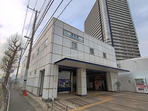 京急電鉄「港町」駅(約640m)