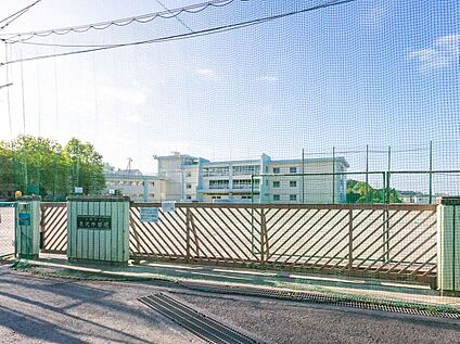川崎市立長沢中学校 1600m(徒歩20分/自転車8分)