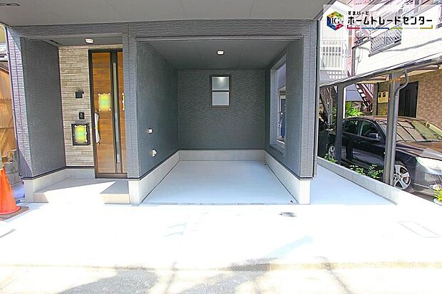 【☆ ビルトインガレージ ☆】強烈な日差しや、雨風、ホコリなどから大切な車を守ってくれます!