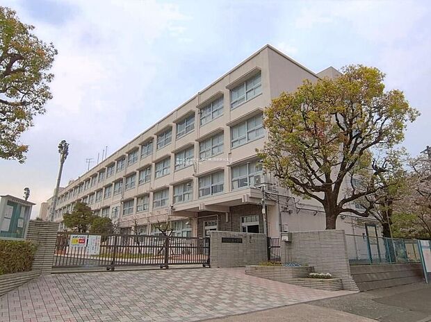 横浜市立鉄小学校(約1,400m)
