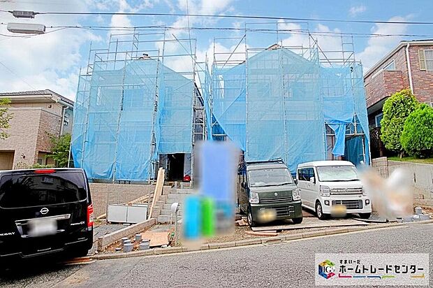 【現地外観写真】リビングは20帖超☆玄関にはシューズインクローゼット☆キッチン横にはパントリー☆居室にはウォークインクローゼット☆
広さと十分な収納がございます☆