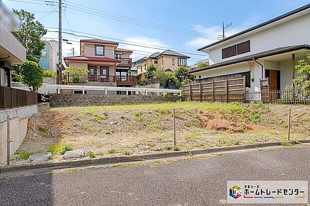 【現地外観写真】敷地面積44坪、カースペース並列2台可(車種によります)☆リビング広々17.89帖!全居室に収納完備、ご家族でゆったりお過ごしいただける4LDKプランです!