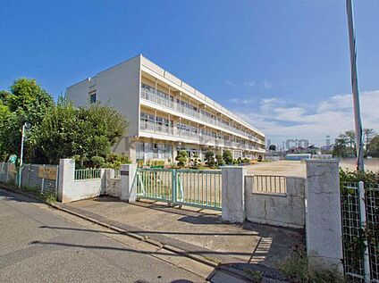 西小学校 550m