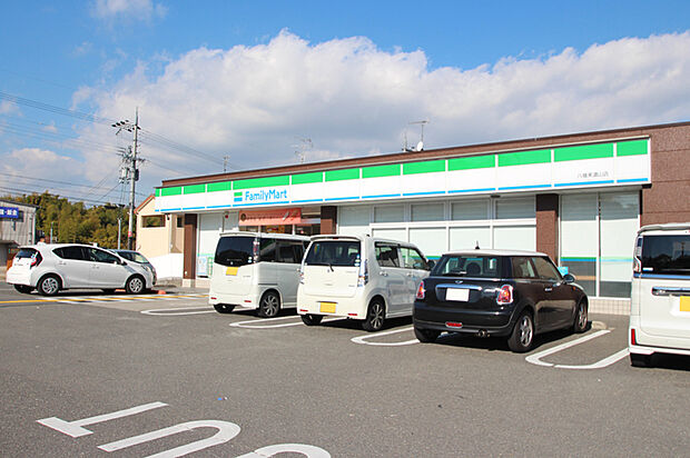 ファミリーマート(約640m)