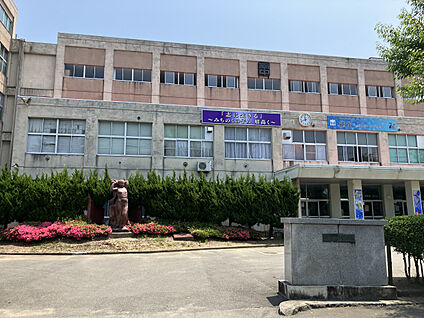 市立秋田南中学校 現地から310m～330m。(徒歩4分～5分。)