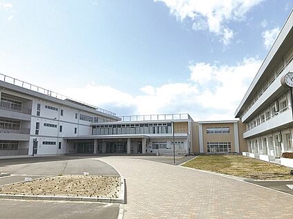 名取市立下増田小学校 現地から720m。(徒歩9分。)