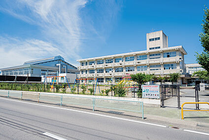 福島市立吉井田小学校 現地から1730m。(徒歩22分。)