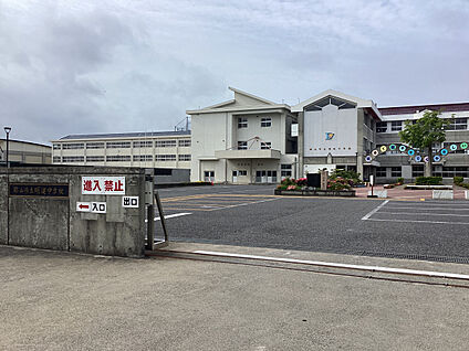 郡山市立明健中学校 現地から1900m～1960m。(徒歩24分～25分。)