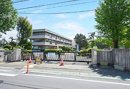 熊谷東小学校 現地から670m。(徒歩9分。)