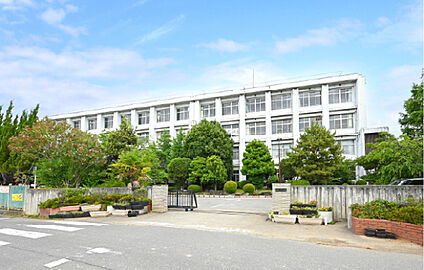 吹上北中学校 現地から1260m～1270m。(徒歩16分。(最長))
