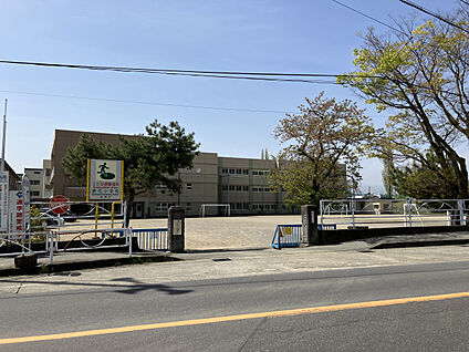 長野市立裾花小学校 現地から1100m。(徒歩14分。)
