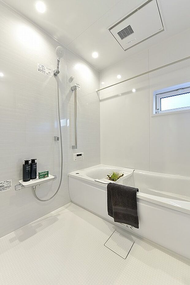 【浴室（２号棟）】浴室暖房換気乾燥機つきでいつまでも清潔に快適な入浴が出来ます。