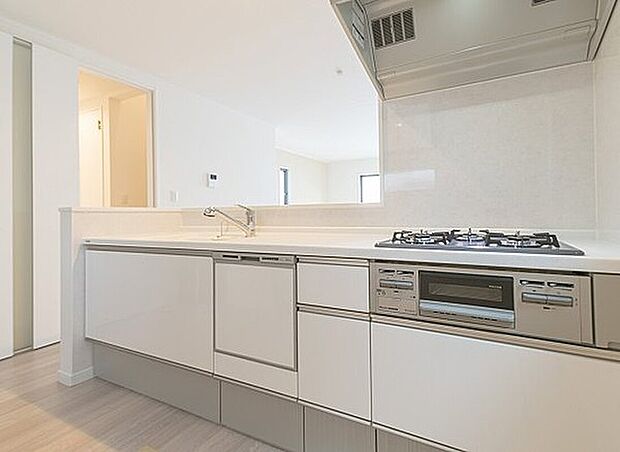 【キッチン(当社施工例)】食洗器付きでお手入れしやすいシステムキッチン♪※イメージの為実際と異なる場合があります。