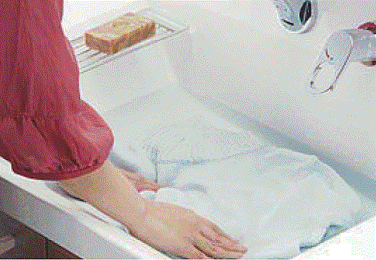 【洗面台(仕様)】リクシルの「ピアラ」を使用。広々平らな底面なので、つけ置き洗いなど家事でも大活躍します。※イメージのため実際と異なる場合があります。