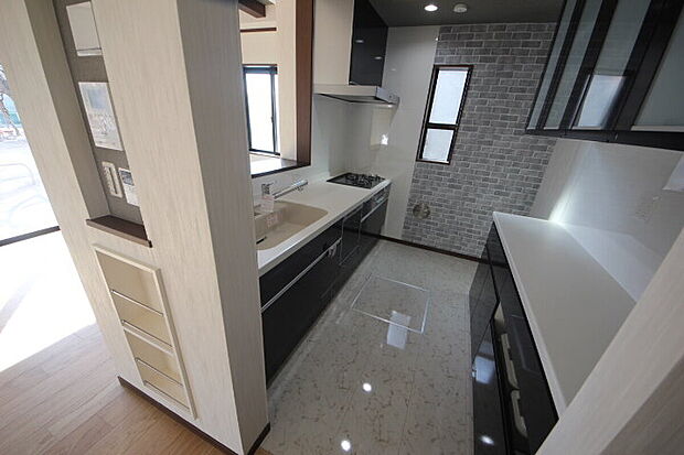 (当社分譲済施工例 キッチン)浄水器・食洗機付システムキッチン