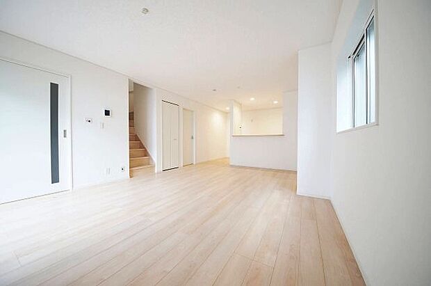 家族の交流が生まれるリビングイン階段を配したLDKは約20帖の広さがあります