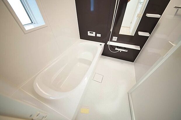 雨の日でもお洗濯物を乾かせる浴室乾燥機付きのバスルーム