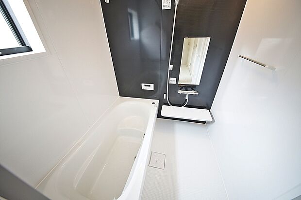 雨の日でもお洗濯物を乾かせる浴室乾燥機付きのバスルーム