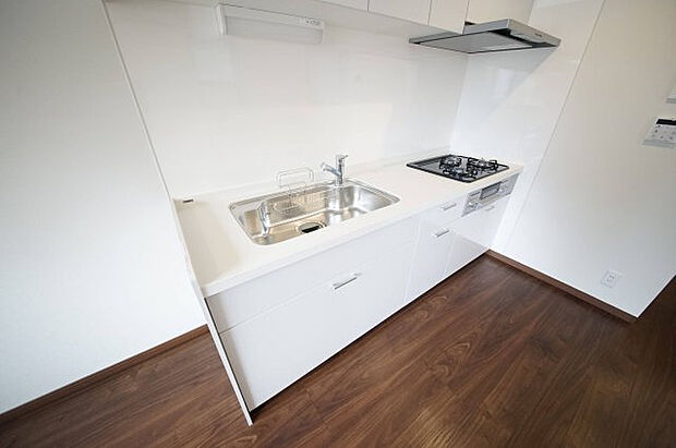 【キッチン】キッチンの近くにダイニングテーブルを配置すれば家事動線がコンパクトになりますね